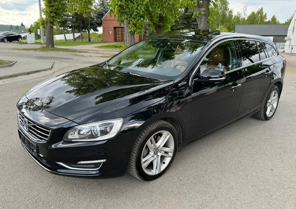 Volvo V60 cena 55900 przebieg: 210000, rok produkcji 2014 z Puławy małe 596